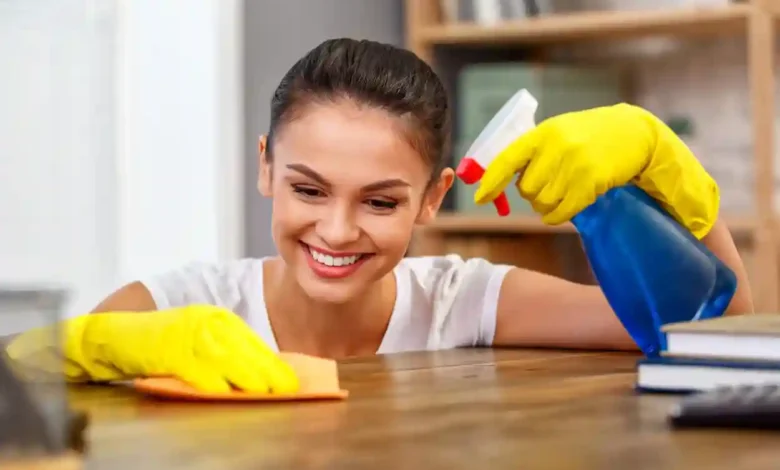 خادمات بالساعة في الشارقة